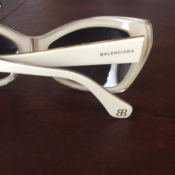 HOST PICK🎉 [Balenciaga] Cat Sunglasses BA 6 24F White - Picture 10 of 11